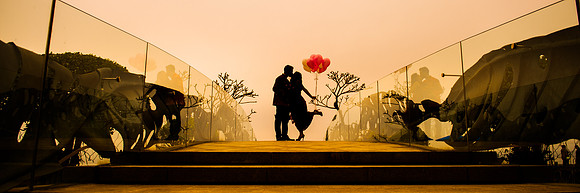 Bridge kiss in Shenzhen